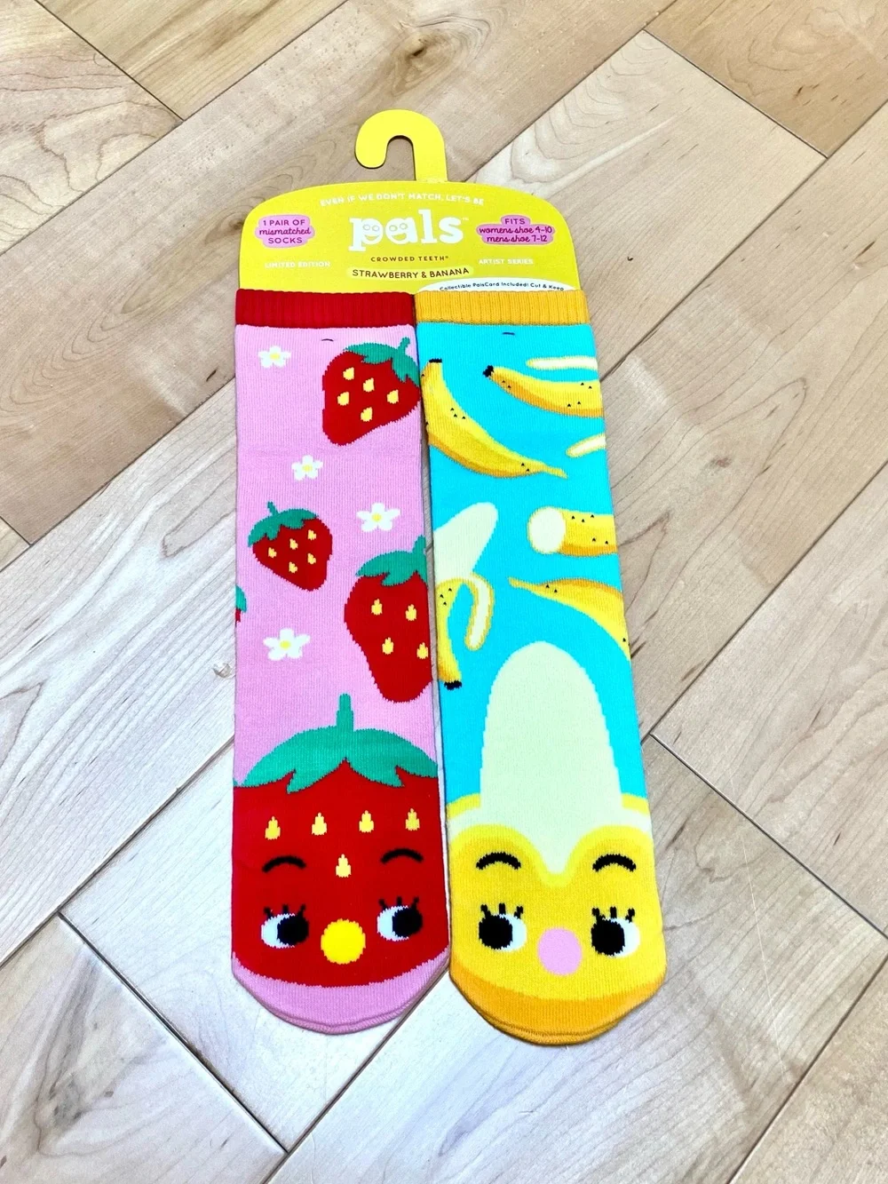 Pals strawberry & banana fruity foot friends mismatched socks adult large